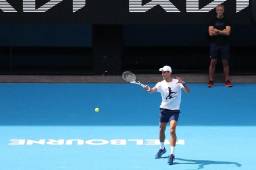 Djokovic ya está entrenando en Australia, pero sin saber si participará en el torneo.