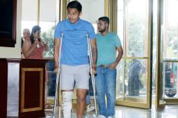El mediocampista hondureño Andy Najar cuando se encontraba en recuperación tras ser operado de los ligamentos de la rodilla en San Pedro Sula. Foto DIEZ