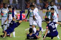 Esta es la polémica acción que derivó en el penal que le dio el boleto a semifinales a Motagua contra Marathón. ¿Fue falta?