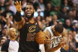 LeBron James anotó 35 puntos y ayudó a Cleveland a llegar a una nueva final de la NBA. Foto AFP