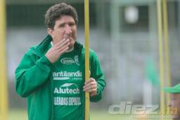 El técnico Héctor Vargas prefiere jugar con Real España en el Yankel Rosenthal. Foto DIEZ