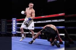 Teófimo López sigue poniendo en alto el nombre de Honduras y venció por nocaut al mexicano Daniel Bastien en el Madison Square Garden de Nueva York.