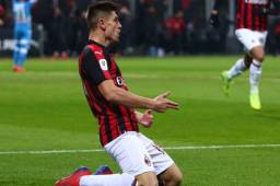 El AC Milan derrotó al Nápoles en cuartos de final de la copa italiana.