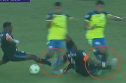 ¡Si lo agarra, lo quiebra! Brutal entrada de jugador del Victoria ante Olancho FC: lo expulsaron sin dudarlo