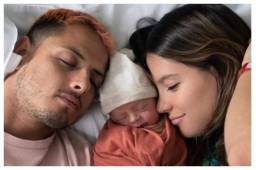 El delantero de la selección de México Javier Hernández no pudo dejar de mostrar su gran felicidad por el nacimiento de su primer hijo.