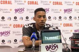 Bryan Róchez ya da conferencia en portugués con el Nacional de Madeira