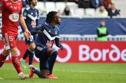 ¡Testarazo y adentro! Alberth Elis anotó su cuarto gol en Francia con el Girondins; hoy le marcó al Estrastburgo