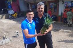 El curioso regalo del ‘Chelito’ Martínez a Diego Vázquez tras regresar a Honduras luego de la Copa Oro