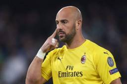 Pepe Reina, portero español, tiene 37 años de edad y se ha mantenido aislado de su familia porque cree que tiene coronavirus.