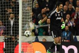 Gianluigi Buffon salió expulsado por sus discusiones airadas al central Michael Oliver.