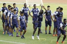 Los jugadores de la Selección de Honduras en pleno entrenamiento este miércoles en el estadio Olímpico de San Pedro Sula. Fotos N. Romero y Yoseph Amaya