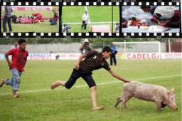 El fútbol de Liga Nacional nos sigue regalando esa frase de: ¡Solo en Honduras pasa!. Acá las cosas curiosas que se han visto en los partidos de fútbol.