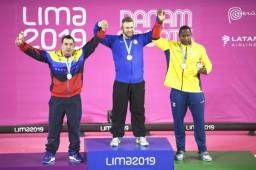 El levantador de pesas Wesley Kitts ganó medalla de oro para Estados Unidos.