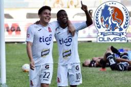 El volante salvadoreño Luis Hinestroza (derecha) junto al delantero Fito Zelaya celebrando un gol co la camisa del Alianza de El Salvador. Foto cortesía El Mundo