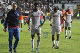El conjunto blanco se quedó fuera de la Liga Concacaf a manos de Saprissa que logró una gran remontada. FOTO: América deportes.