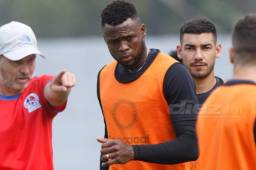 Yustin Arboleda se alista para su debut con Olimpia en la Liga Nacional. Foto Neptalí Romero.