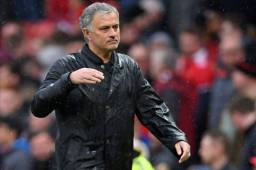 Mourinho salió molesto luego de la derrota del United ante el Albion.