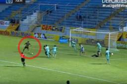Era para el gol del triunfo y la mandó a volar: el tremendo error de Pedro Báez en el Real España vs Motagua