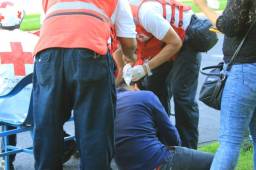 Las barras de Olimpia y Motagua se lanzaron de todos antes de ingresar al estadio Nacional, pero la Policía Nacional se hizo presente y los controló.