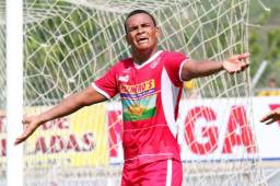 El delantero Rony Martínez del Real Sociedad, terminó contrato y está a la espera de una buena oferta, caso contrario seguirá en el equipo de Tocoa.