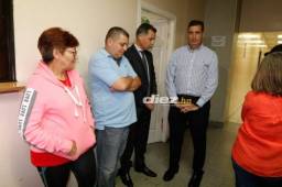 Jorge Salomón y José Ernesto Mejía estuvieron presente en el hospital para ver cómo sigue la salud de Chelato Uclés.