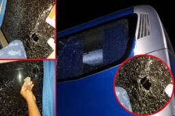 Así quedó el autobús del Marathón tras sufrir un ataque en Comayagua luego que el equipo terminaba el partido contra Olimpia.