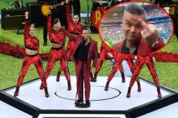 Robbie Williams realizó en pleno show de la inauguración un gesto obsceno que ha llamado la atención a todos.