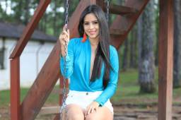 Annia es la belleza que adorna la sección de A Solas este fin de semana.