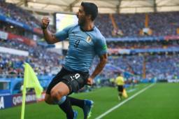 Luis Suárez festeja el gol de Uruguay ante Arabia Saudita en partido número 100 con la celeste. Foto AFP