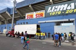 Los boletos para la Gran Final de Honduras se encuentran en el mercado negro al doble o triple del valor original. Foto Ronald Aceituno
