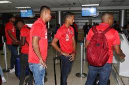 Los jugadores del Olimpia cuando viajaban a Nueva York para jugar contra el Alianza.