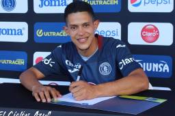 Jesse Moncada seguirá vistiendo un año más la camisa azul. El volante firmó por dos torneos con el Motagua.