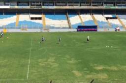 El entrenador de la Selección Fabián Coito marca golazo previo al entrenamiento.