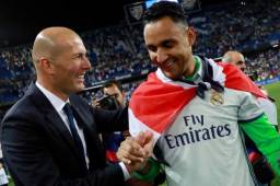 Zidane festejando con Keylor Navas la obtención del título 33 del Real Madrid.