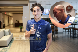 Al futbolista del Real España Carlos Mejía le pasaron la cero en su melena, Kervin Arriaga fue el responsable.