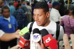 El volante de la Selección de Honduras, Bryan Acosta, llegó al país y comenzará a trabajar esta tarde a las órdenes de Coito en San Pedro Sula.