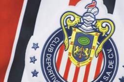La playera de Chivas está generando muchos comentarios en las redes sociales.