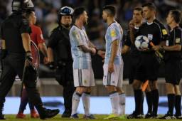 Lionel Messi tuvo una discusión con el árbitro del juego Argentina-Chile.