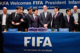 Gianni Infantino propone un mundial con 48 equipos que se conformaría con 16 grupos de 3.