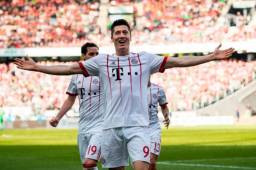 Lewandowski celebrando su anotación en la goleada sobre el Hannover.