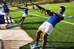El delantero del Cádiz de España, Antony 'Choco' Lozano, se entrena este jueves con la Selección de Honduras antes de enfrentar a Guatemala. Fotos Fenafuth