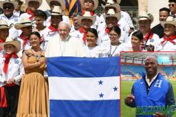 El grupo musical hondureño, Banda Juvenil 504, posaron con el Papa Francisco y David Suazo les tendió la mano en Italia.