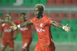 El delantero hondureño busca el pase a la siguiente ronda de la Copa Libertadores con el Royal Pari, pero para ellos deben remontar el 4-1 de la ida.