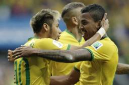 Neymar y Luiz Gustavo han sido compañeros en la Selección de Brasil.