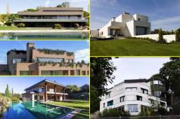 Los futbolsitas se dan el lujo de poder vivir en grandes mansiones y aquí te las presentamos.