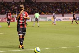 El hondureño Alex López fue titular en los dos partidos de final frente al Saprissa pero no brindó el rendimiento al que nos tiene acostumbrados. Fotos cortesía
