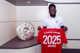 Alphonso Davies, de 19 años, ha firmado su renovación con el Bayern Munich.