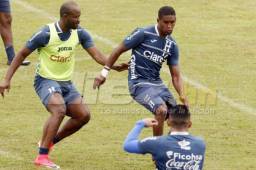 El zaguero Osman Chávez se entrena desde el domingo con la Selección de Honduras y los australianos se han sorprendido con su presencia. Foto DIEZ