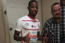 José Velásquez presentado por Eldyn Arteaga por la Real Sociedad. Foto cortesía.