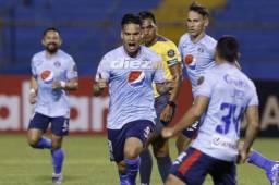 Auzqui se alista para festejar el gol que tiene a Motagua ganando ante Marathón en el estadio Olímpico. Fotos Neptalí Romero y Joseph Amaya